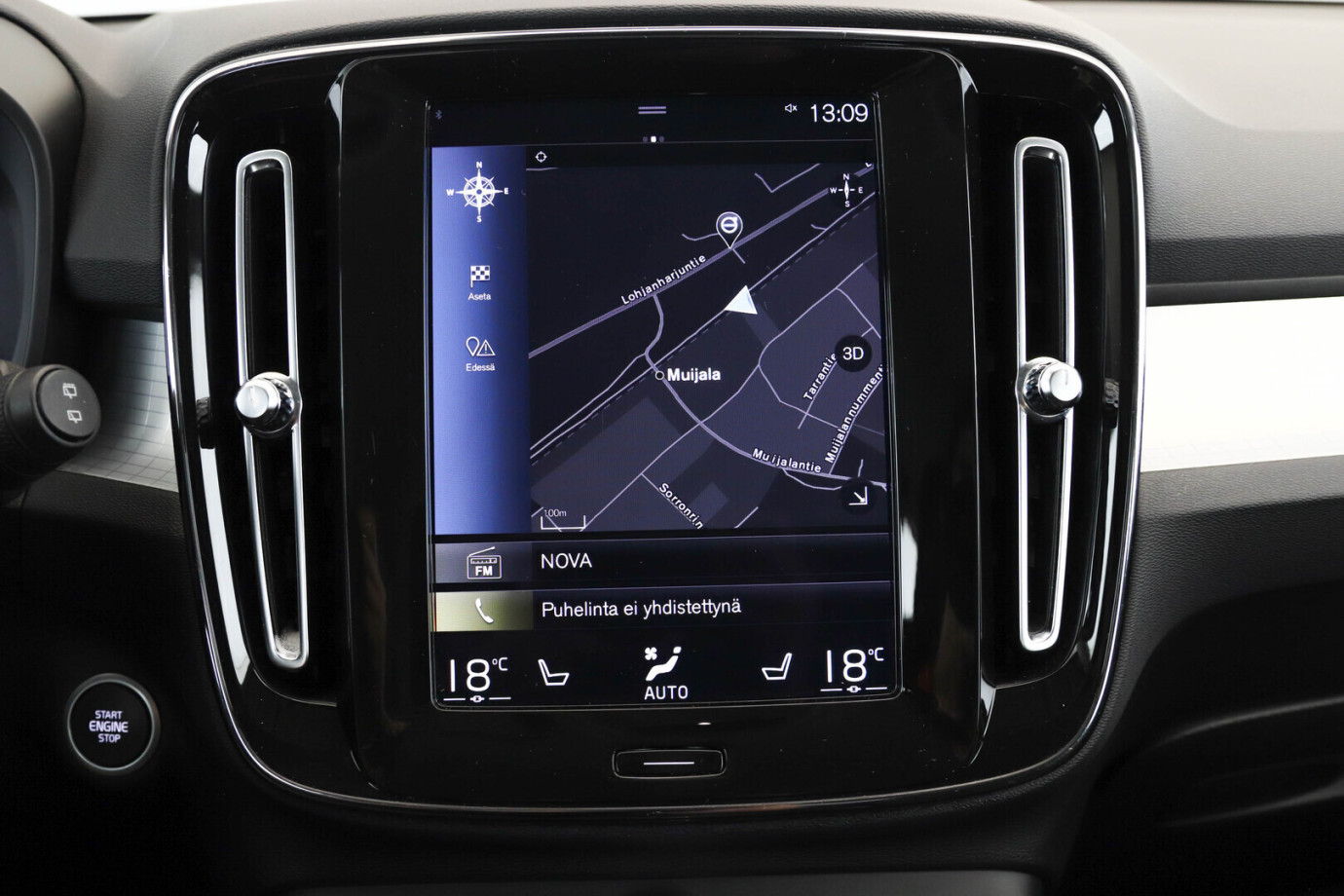 Esittelykuva VOLVO XC40 kevythybridiautosta.