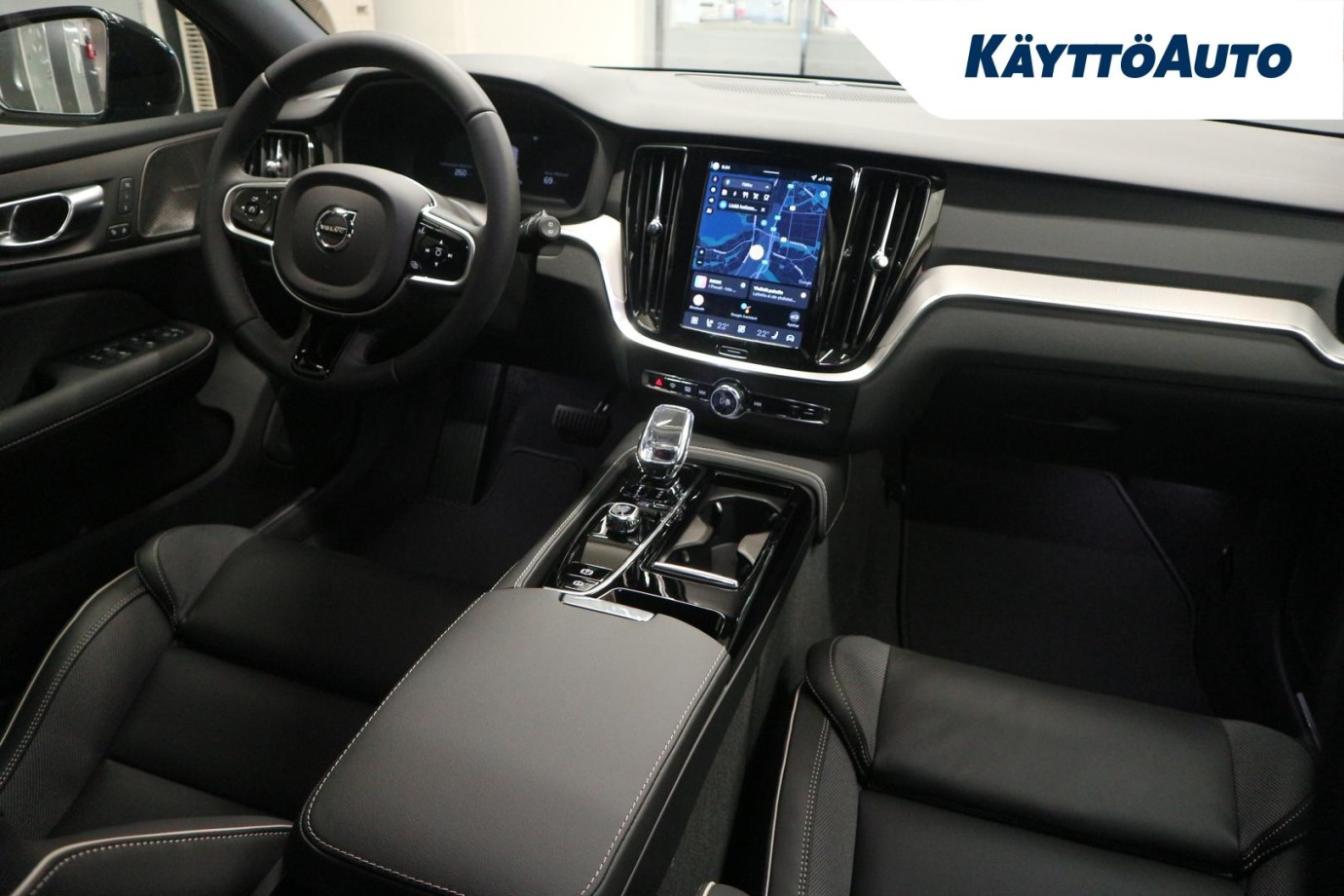 Esittelykuva Volvo V60 lataushybridiautosta.