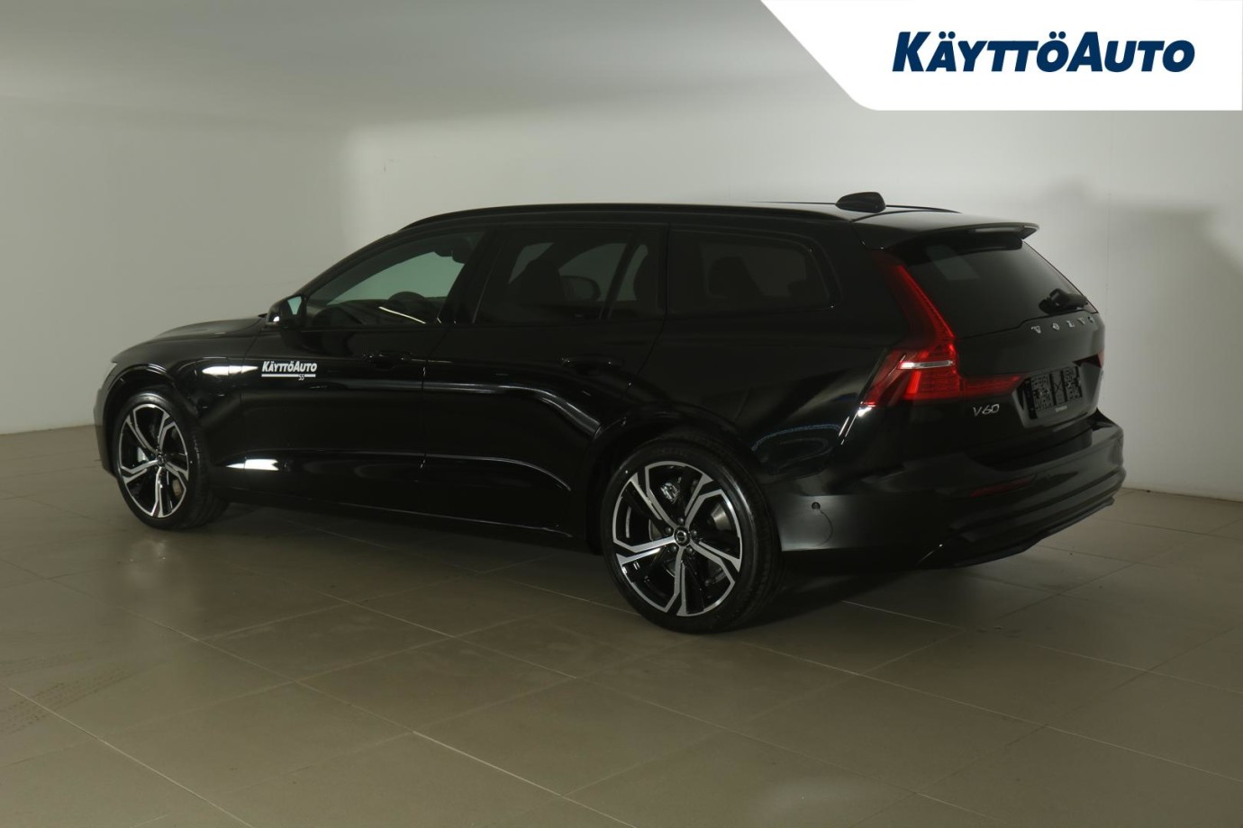 Esittelykuva Volvo V60 lataushybridiautosta.