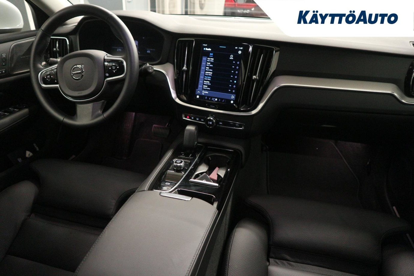 Esittelykuva Volvo V60 lataushybridiautosta.