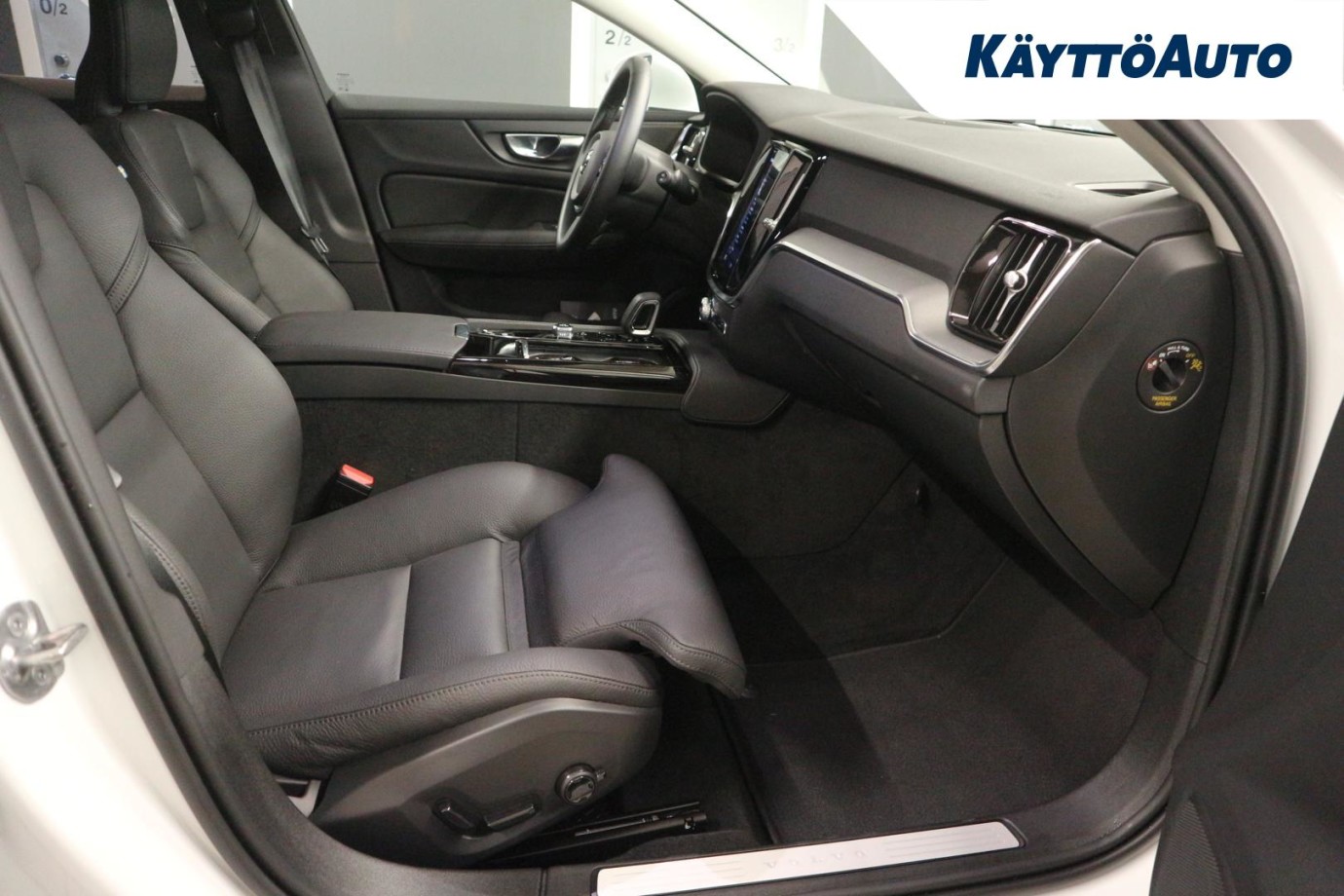 Esittelykuva Volvo V60 lataushybridiautosta.