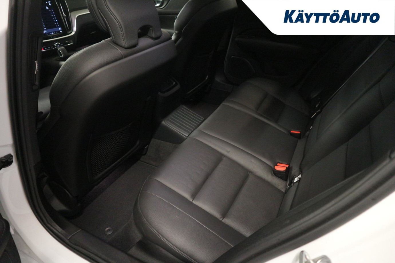 Esittelykuva Volvo V60 lataushybridiautosta.
