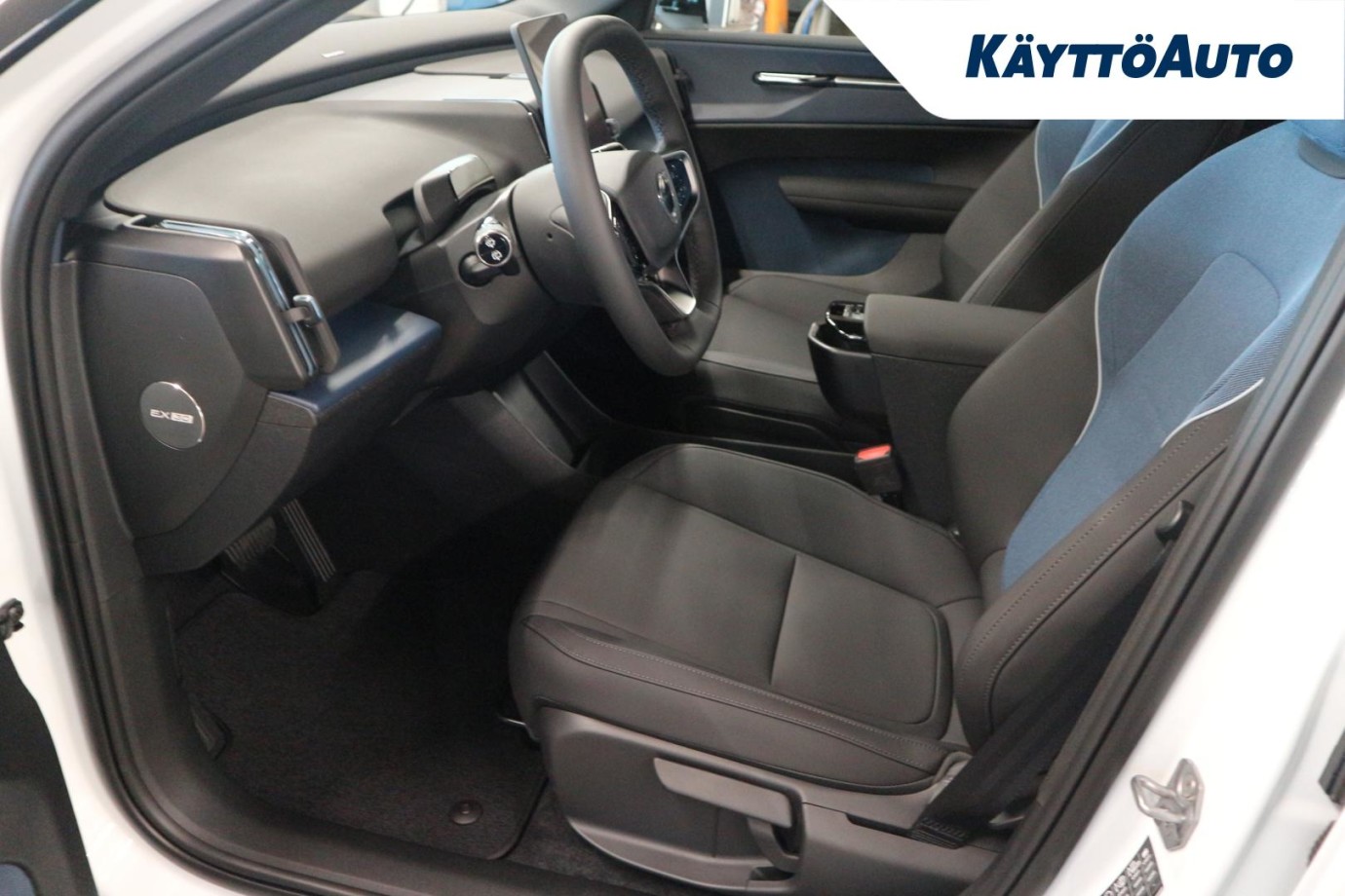 Esittelykuva Volvo EX30 täyssähköautosta.