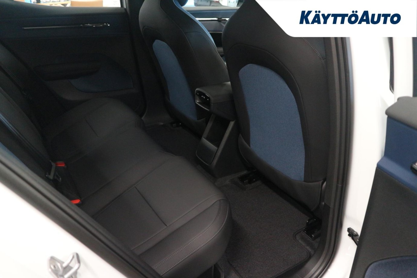 Esittelykuva Volvo EX30 täyssähköautosta.