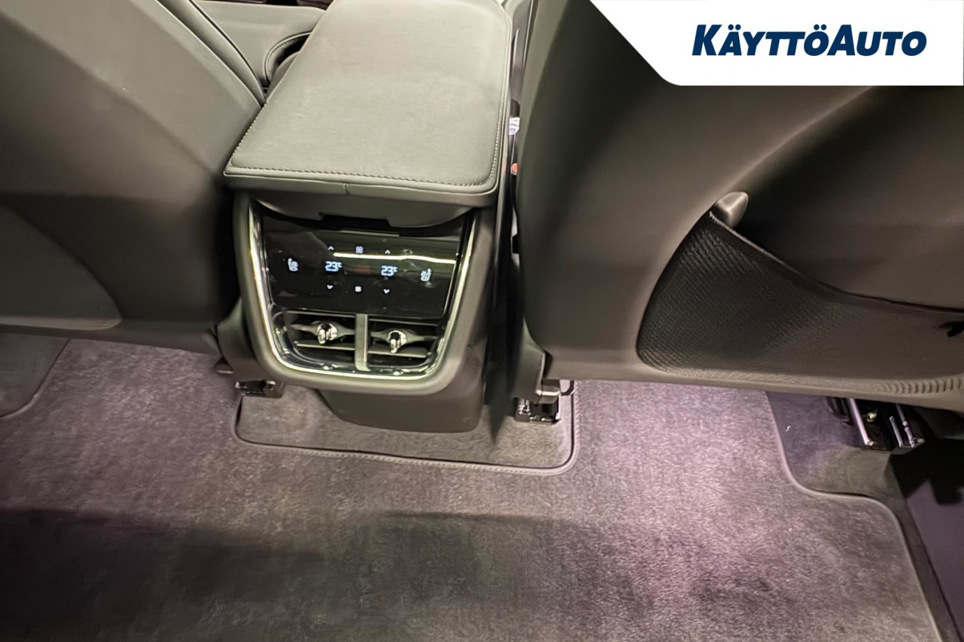 Esittelykuva Volvo EX90 täyssähköautosta.