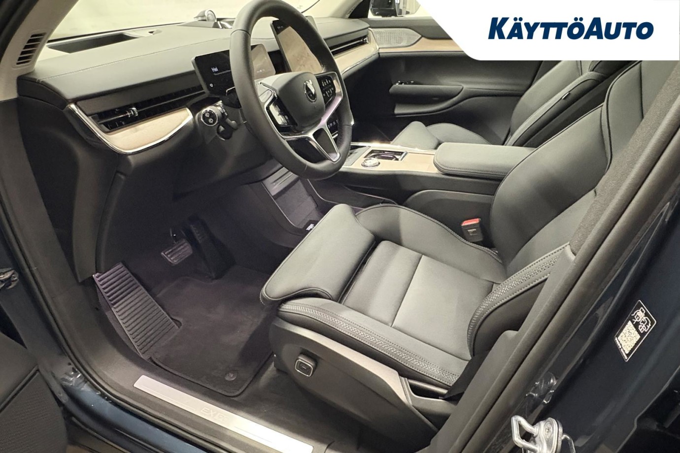 Esittelykuva Volvo EX90 täyssähköautosta.