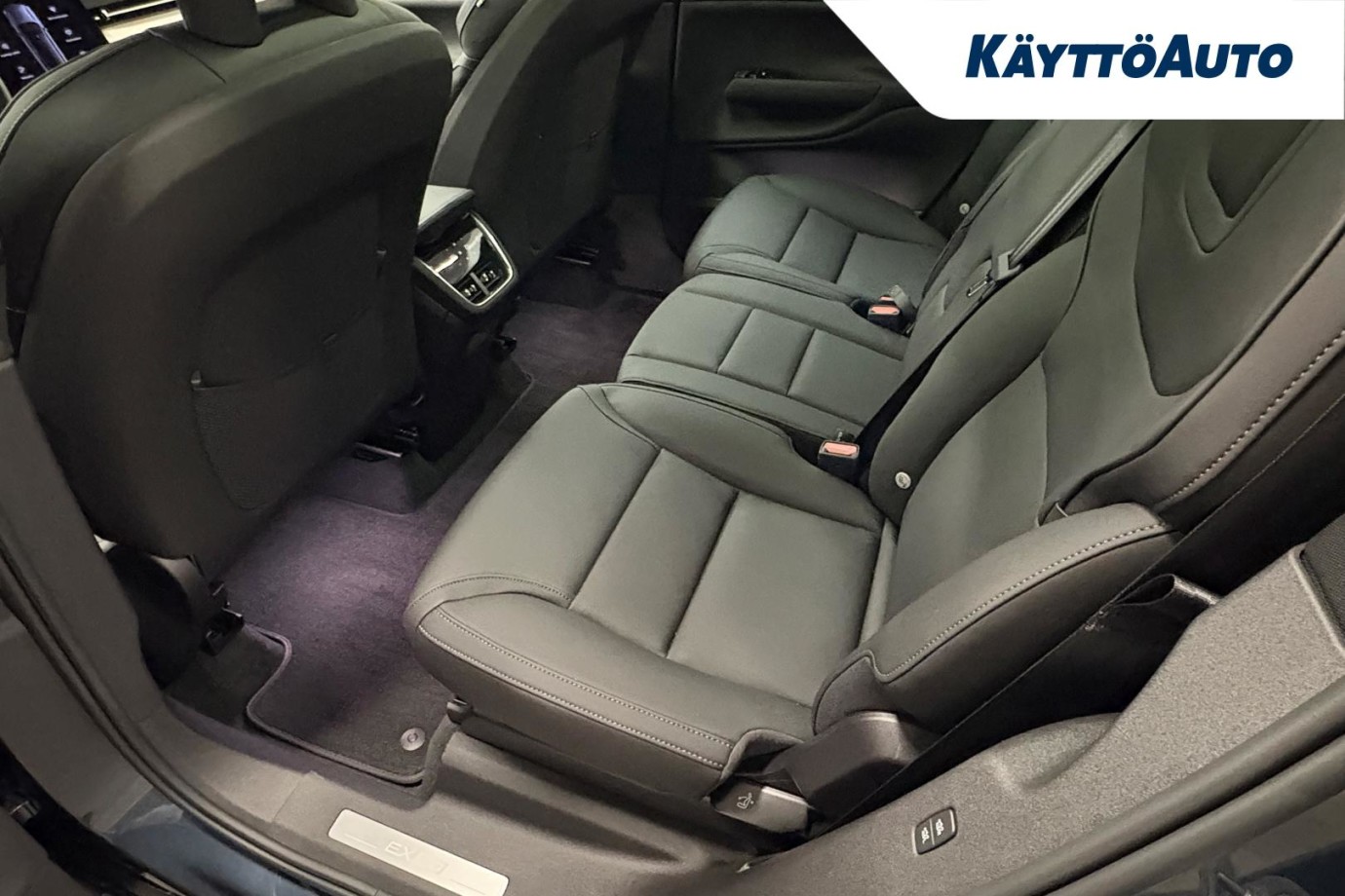Esittelykuva Volvo EX90 täyssähköautosta.