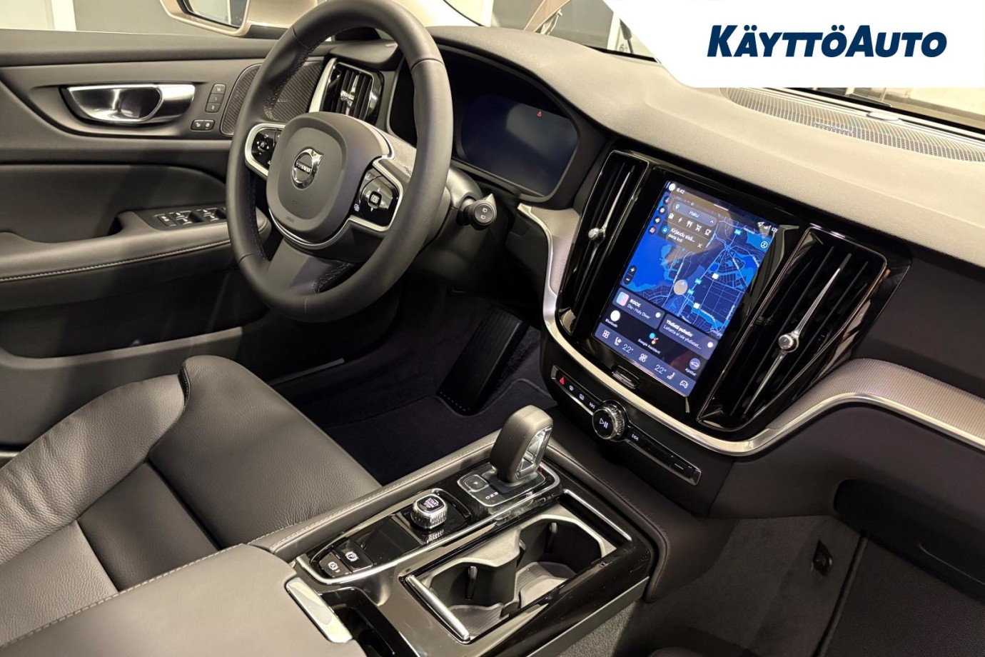 Esittelykuva Volvo V60 lataushybridiautosta.