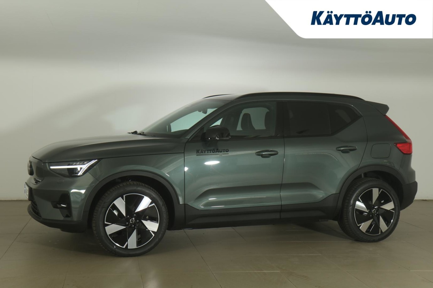 Esittelykuva Volvo EX40 täyssähköautosta.