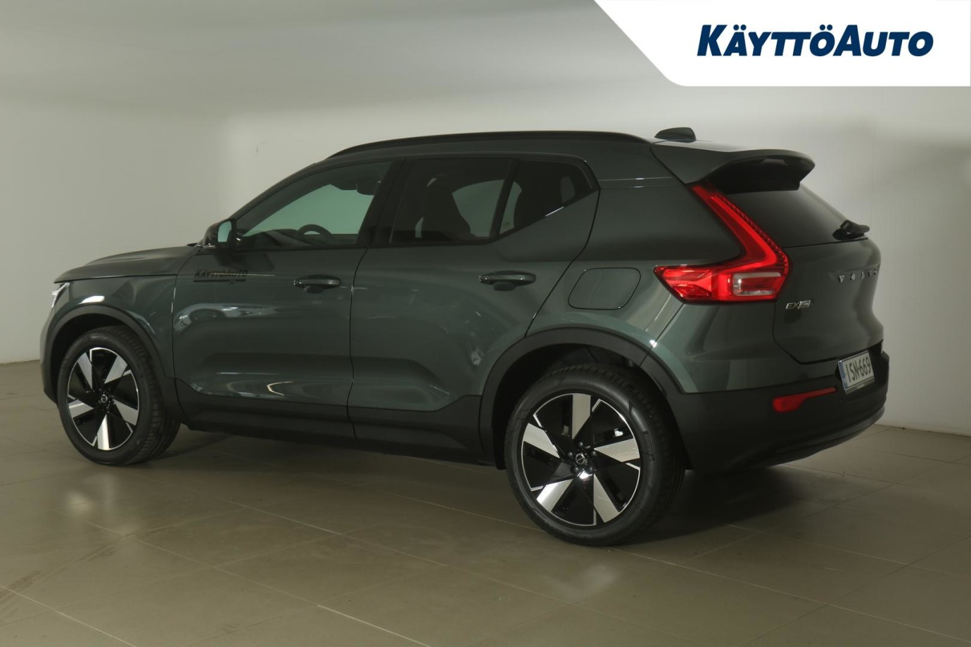 Esittelykuva Volvo EX40 täyssähköautosta.