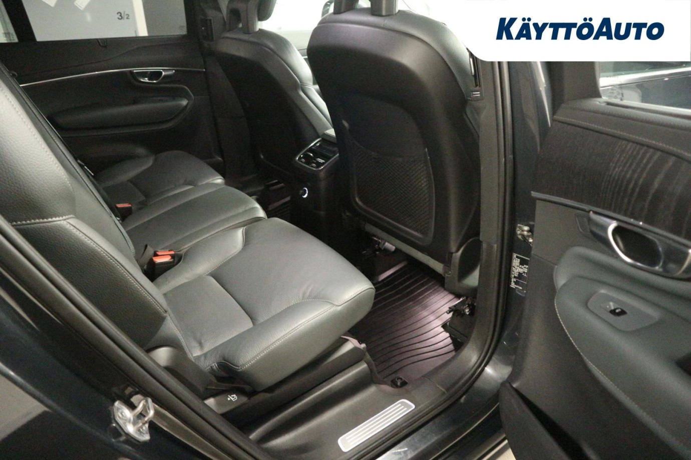 Esittelykuva VOLVO XC90 lataushybridiautosta.