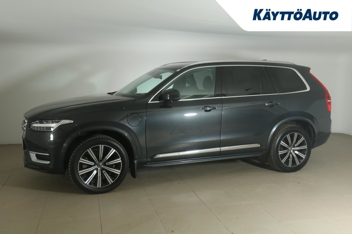 Esittelykuva VOLVO XC90 lataushybridiautosta.