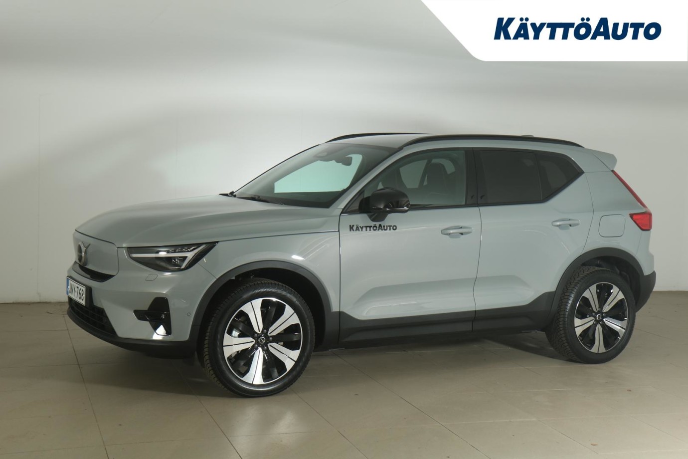 Esittelykuva Volvo EX40 täyssähköautosta.