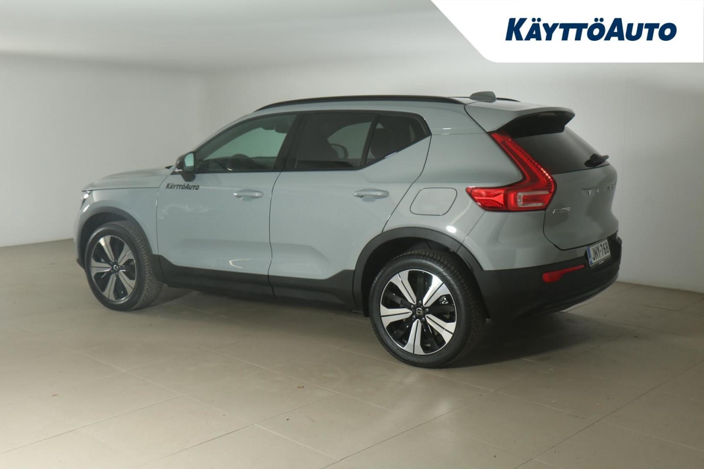 Esittelykuva Volvo EX40 täyssähköautosta.