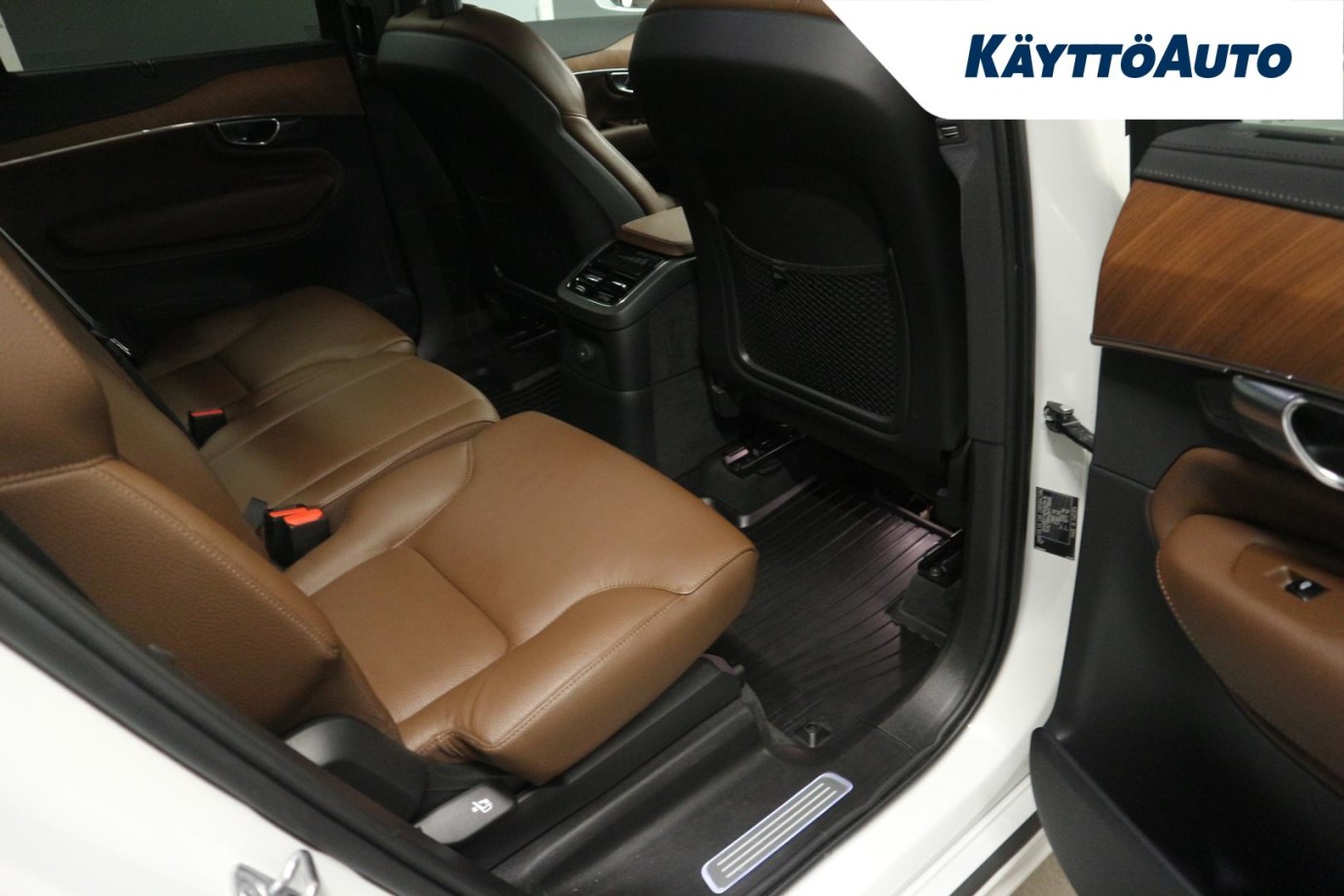 Esittelykuva VOLVO XC90 lataushybridiautosta.