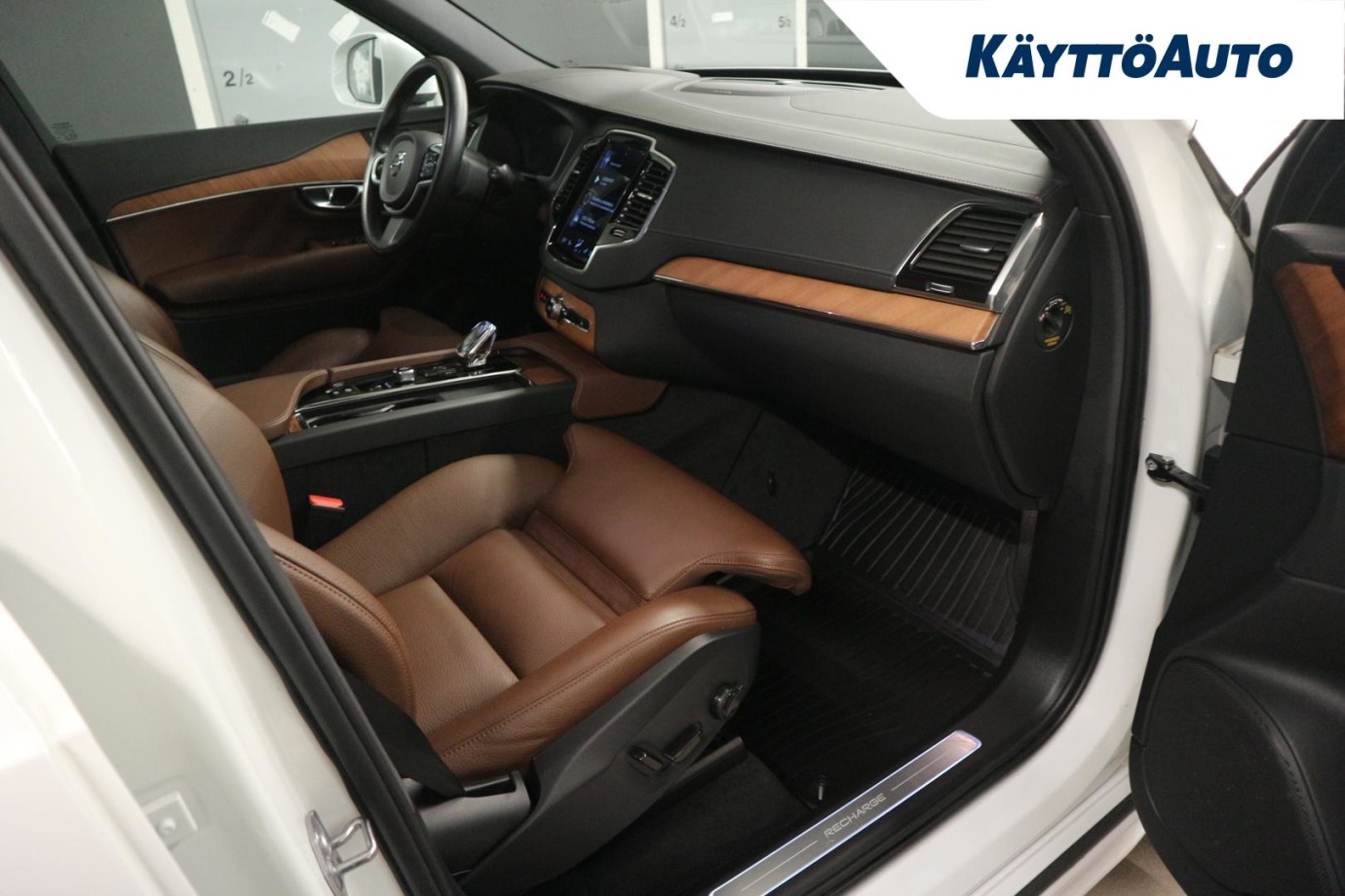 Esittelykuva VOLVO XC90 lataushybridiautosta.