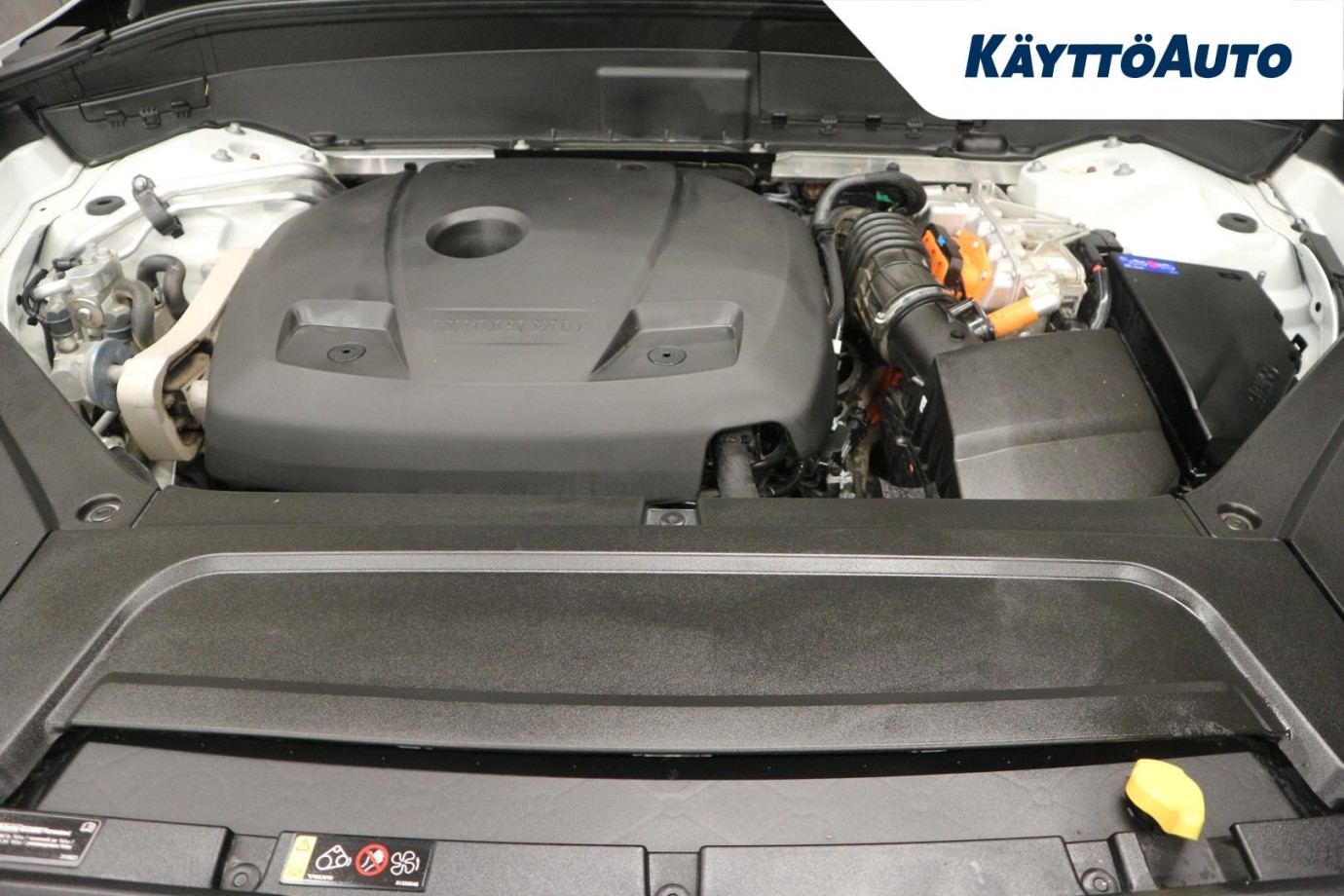 Esittelykuva VOLVO XC90 lataushybridiautosta.