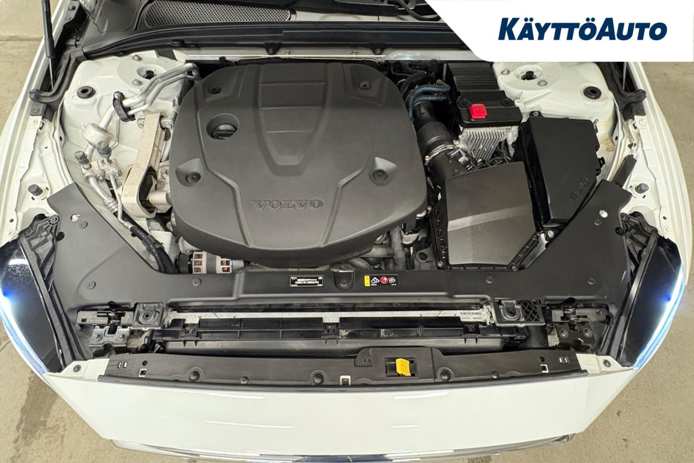 Esittelykuva VOLVO V60 dieselautosta.