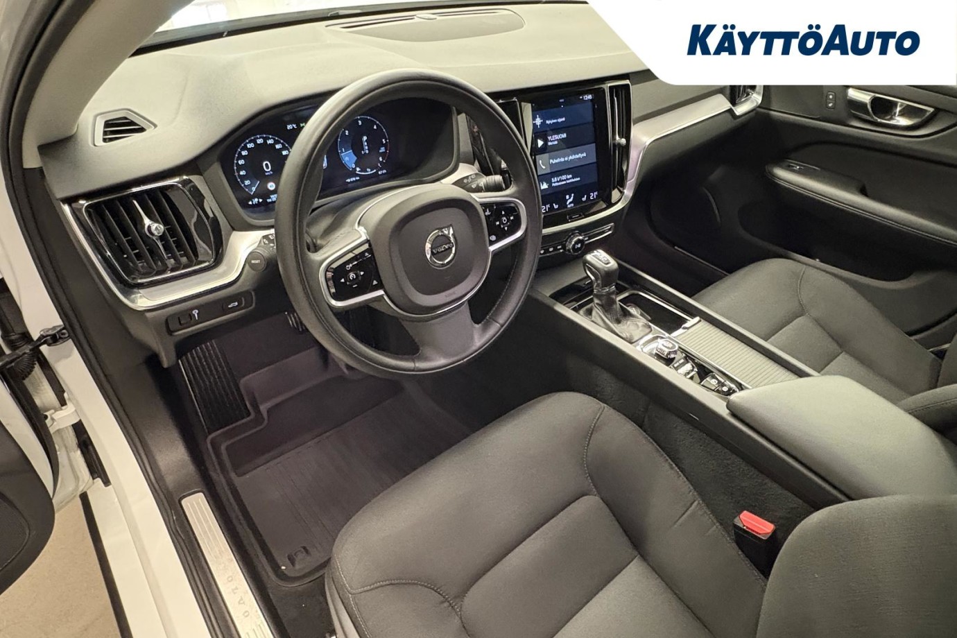 Esittelykuva VOLVO V60 dieselautosta.