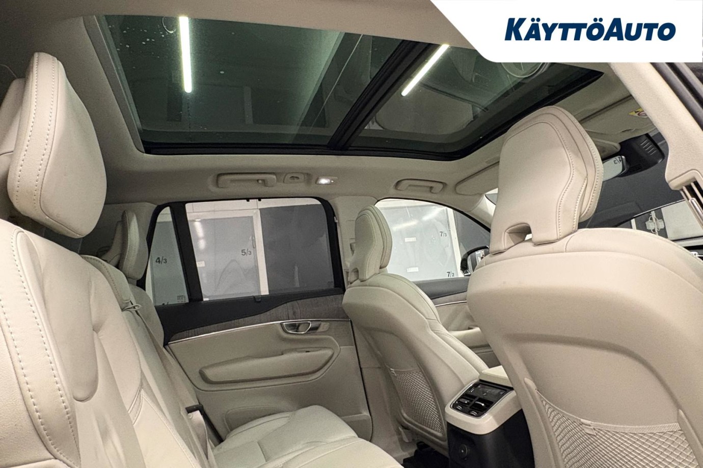 Esittelykuva VOLVO XC90 lataushybridiautosta.