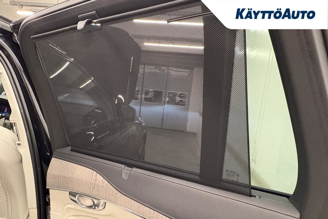 Esittelykuva VOLVO XC90 lataushybridiautosta.