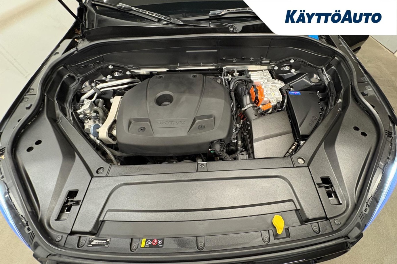 Esittelykuva VOLVO XC90 lataushybridiautosta.