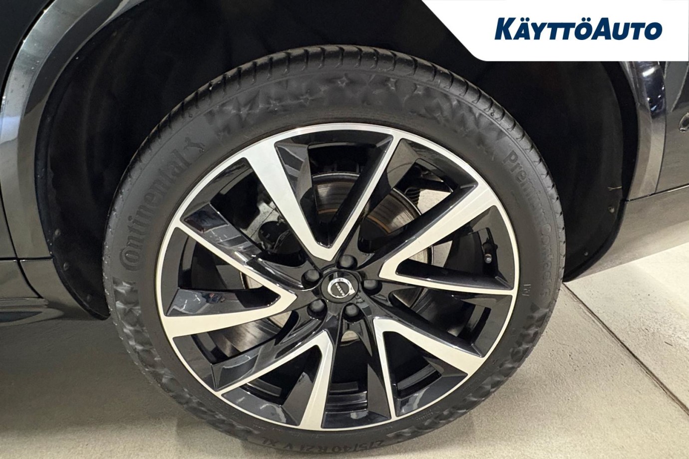 Esittelykuva VOLVO XC90 lataushybridiautosta.