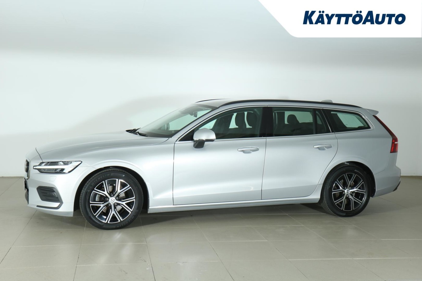 Esittelykuva VOLVO V60 kevythybridiautosta.