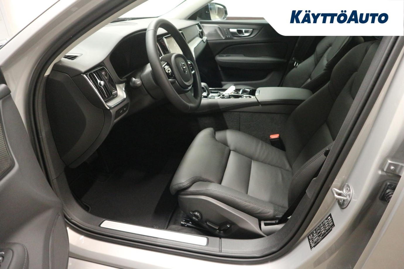 Esittelykuva Volvo V60 lataushybridiautosta.