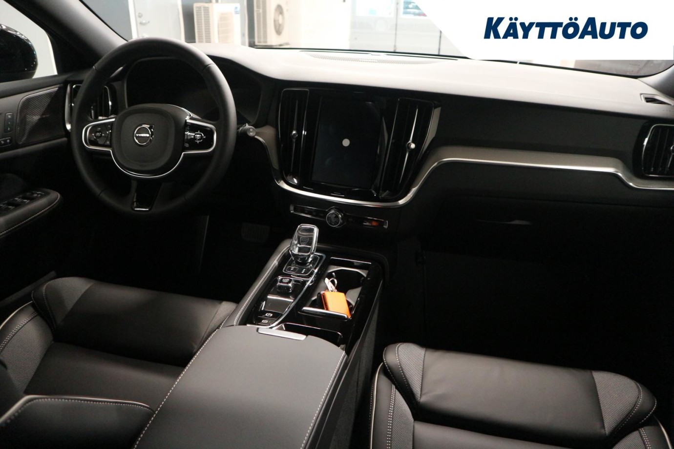 Esittelykuva Volvo V60 bensiiniautosta.