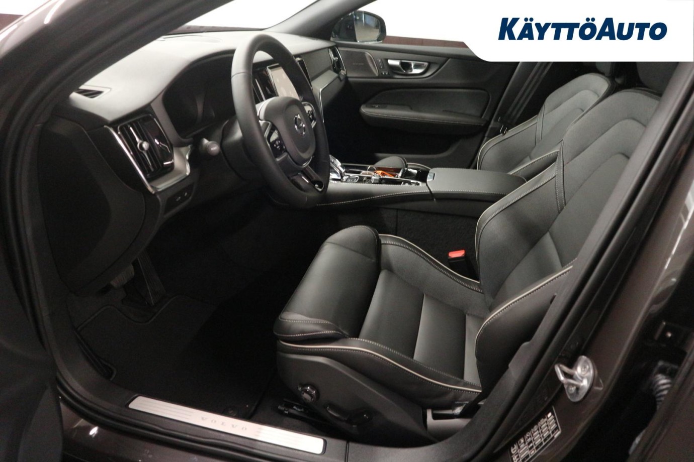 Esittelykuva Volvo V60 bensiiniautosta.