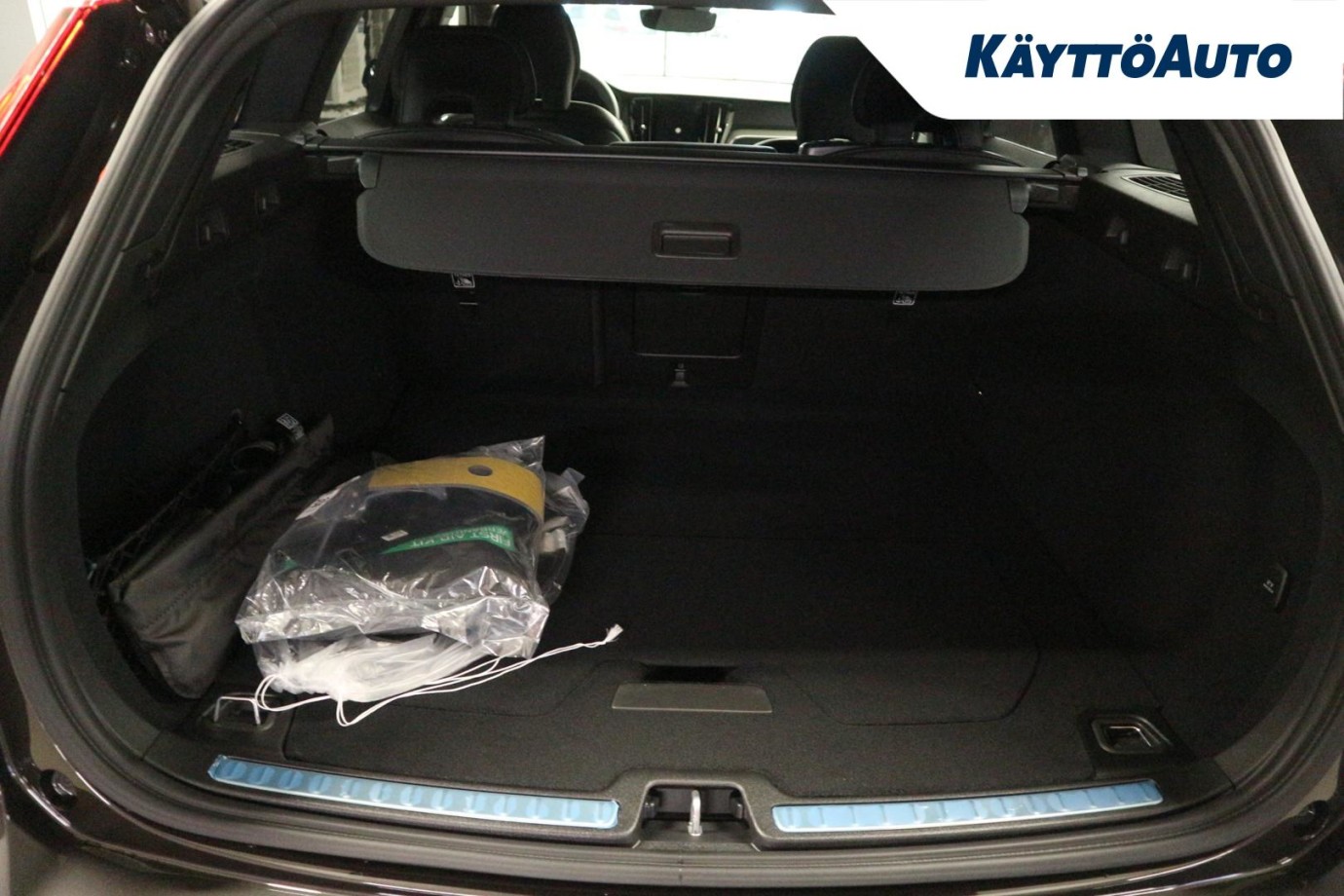 Esittelykuva Volvo V60 bensiiniautosta.