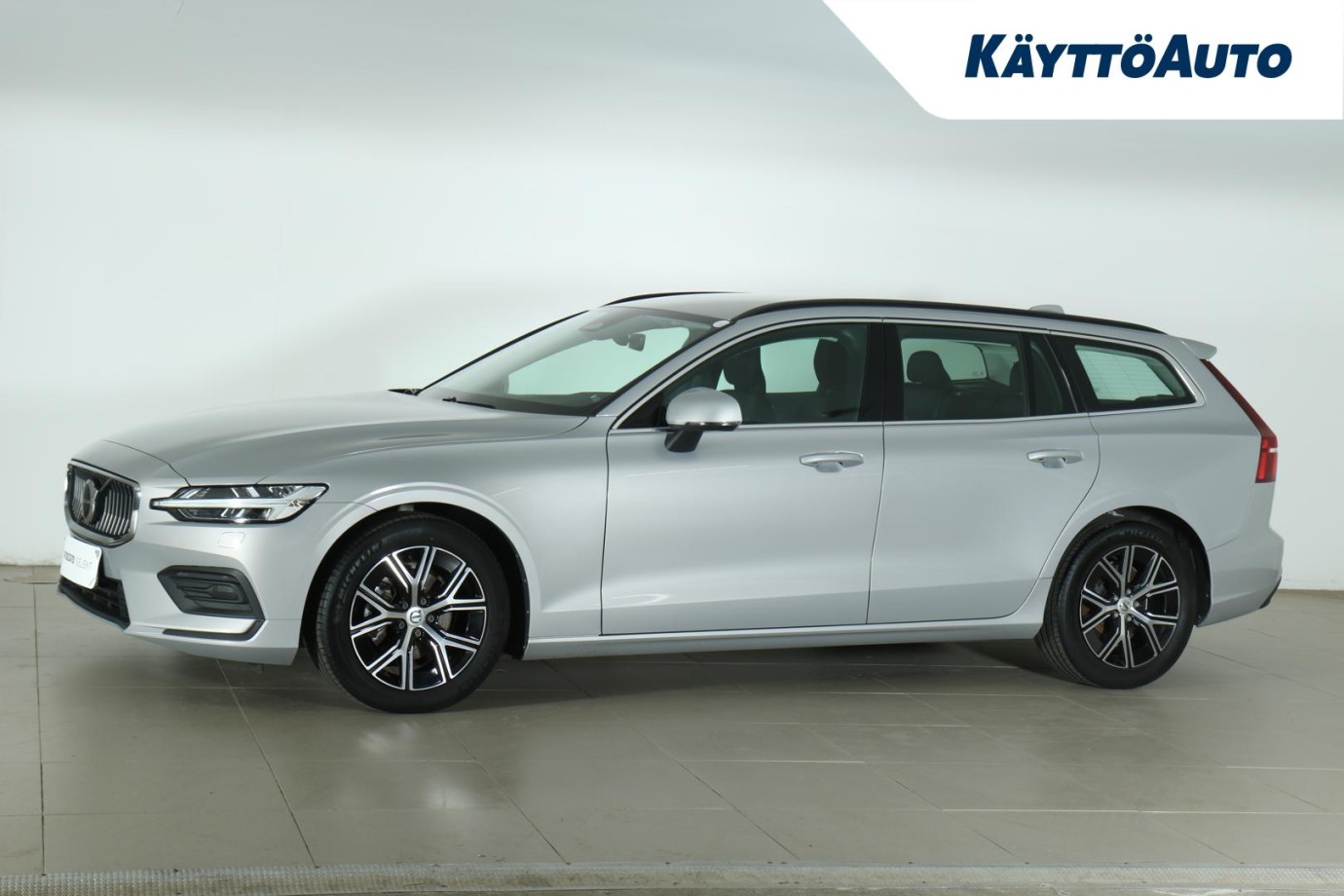 Esittelykuva VOLVO V60 kevythybridiautosta.