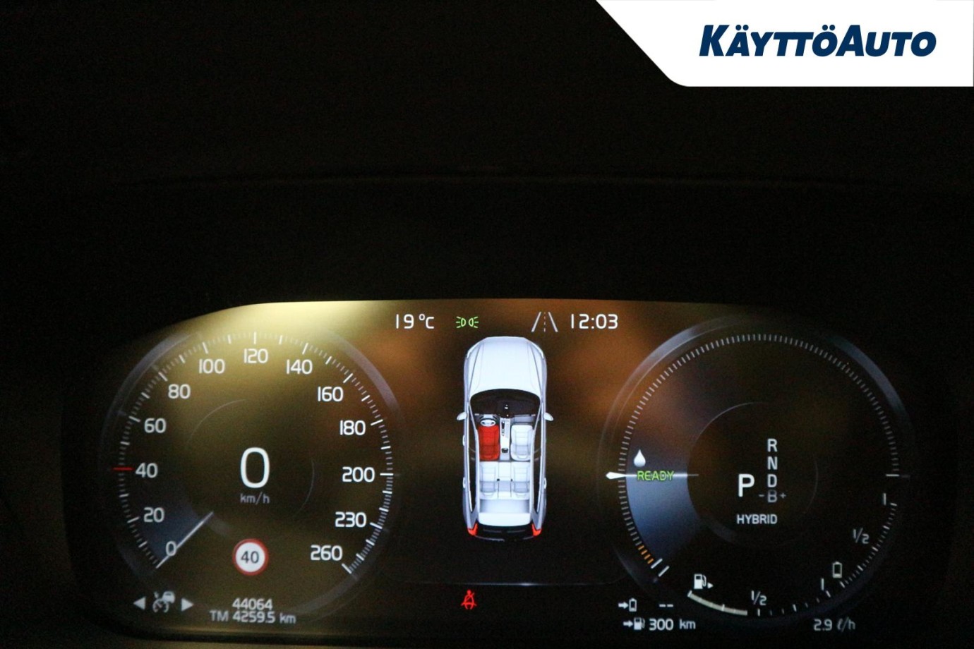Esittelykuva VOLVO XC60 lataushybridiautosta.