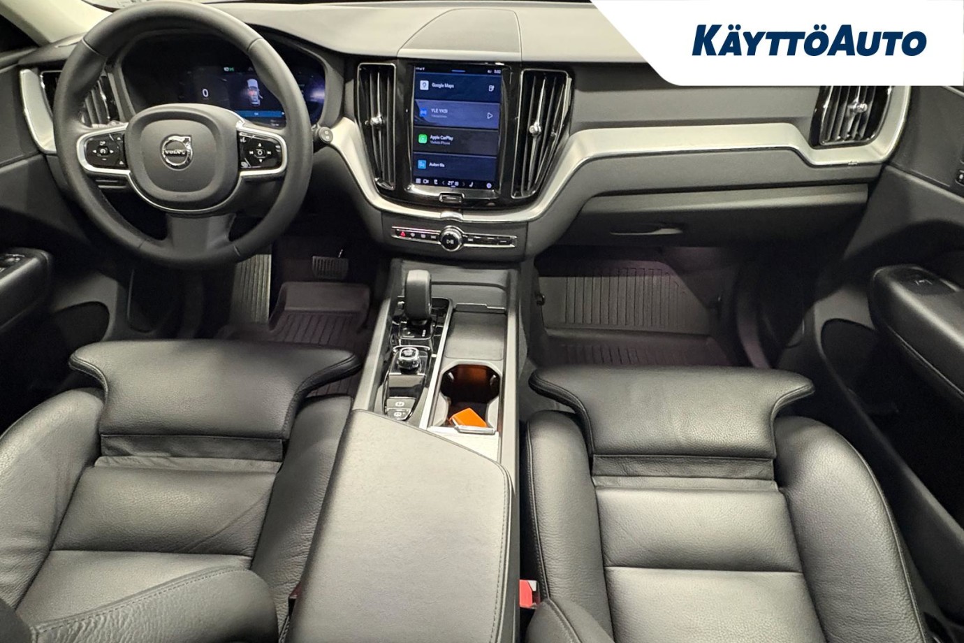Esittelykuva VOLVO XC60 lataushybridiautosta.