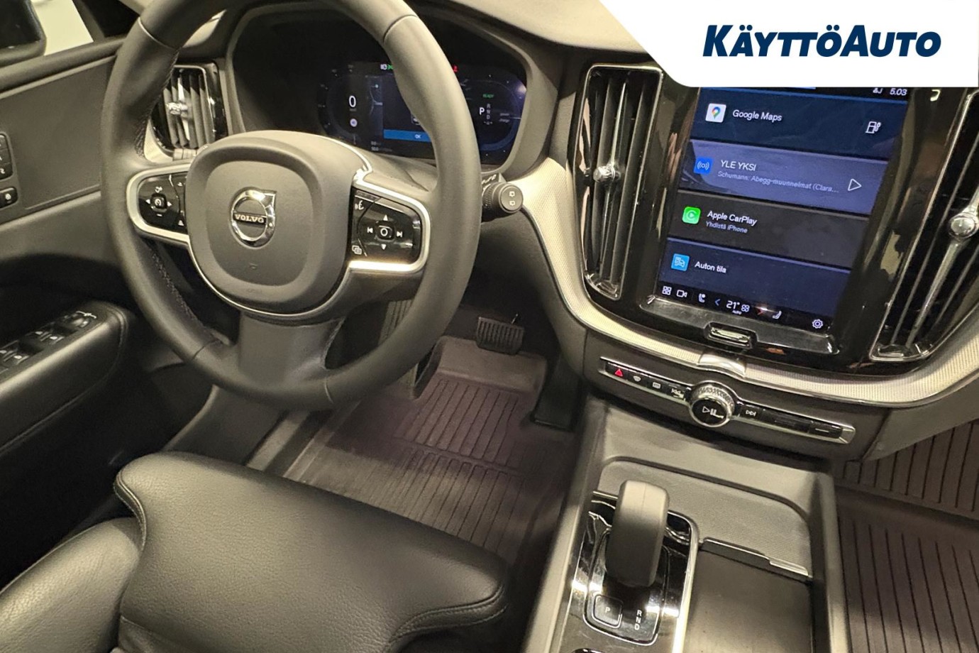 Esittelykuva VOLVO XC60 lataushybridiautosta.
