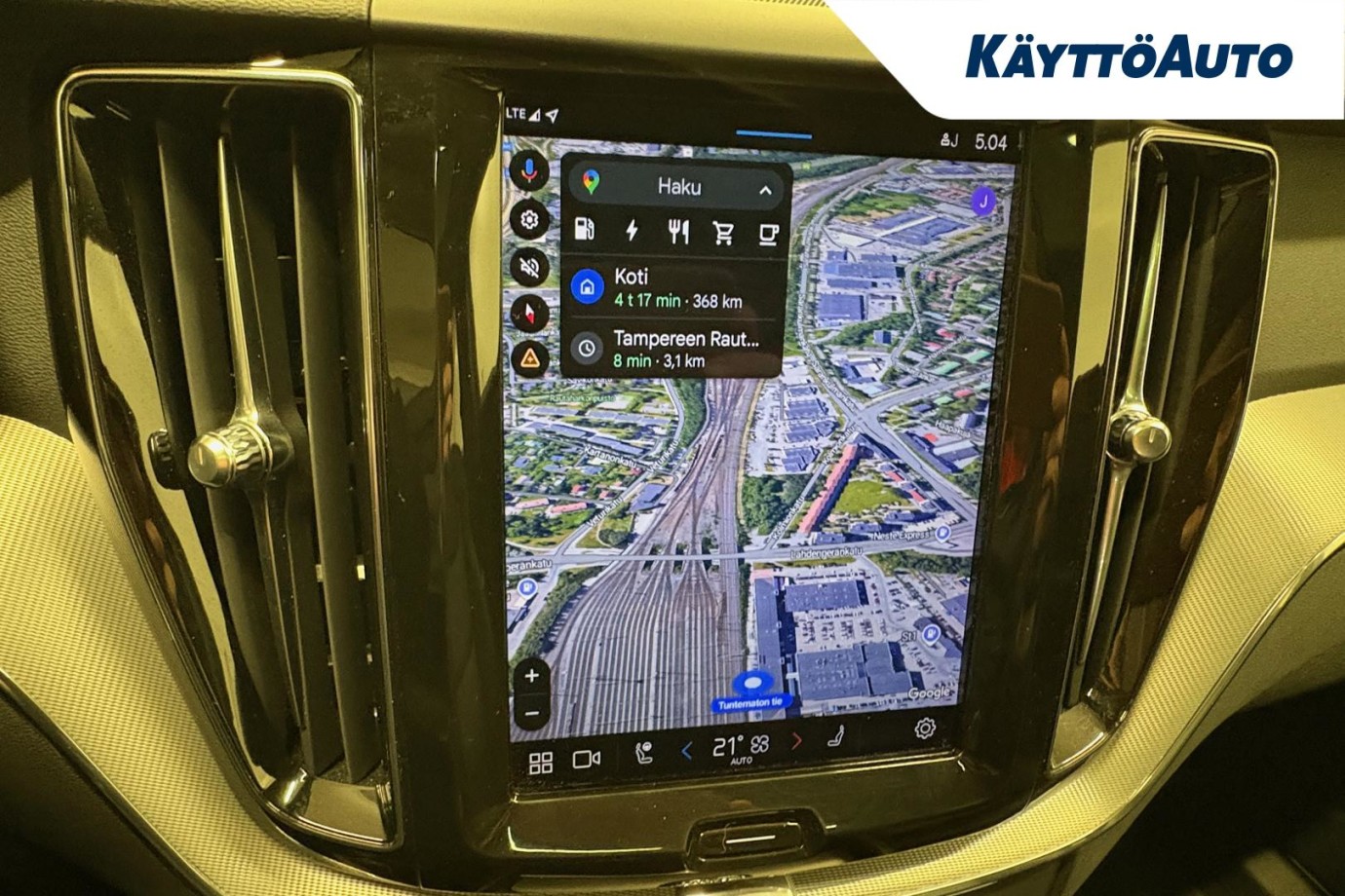 Esittelykuva VOLVO XC60 lataushybridiautosta.
