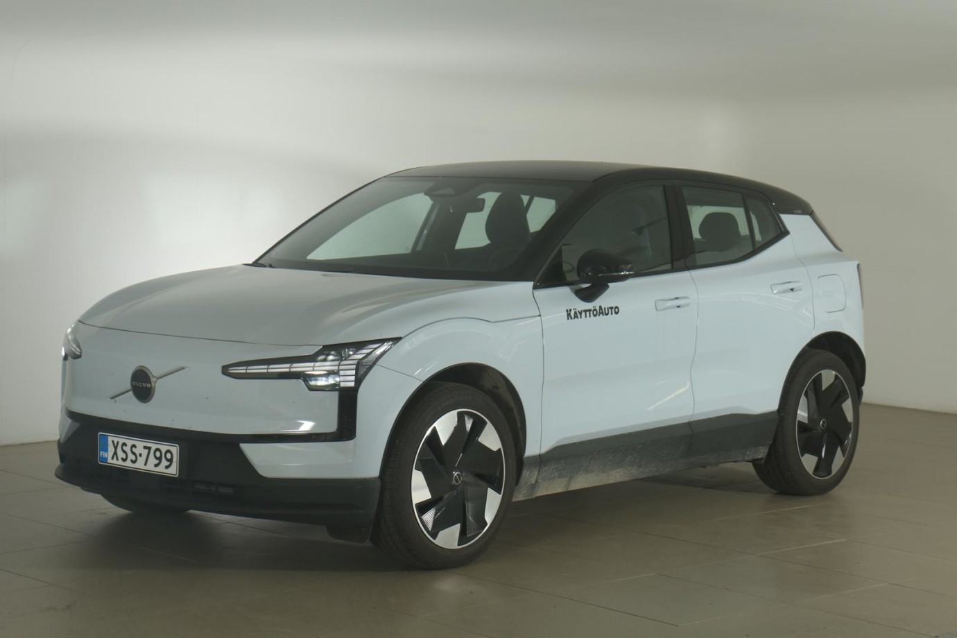 Esittelykuva VOLVO EX30 täyssähköautosta.