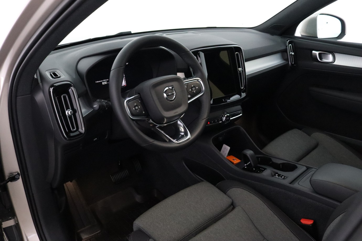 Esittelykuva Volvo XC40 bensiiniautosta.