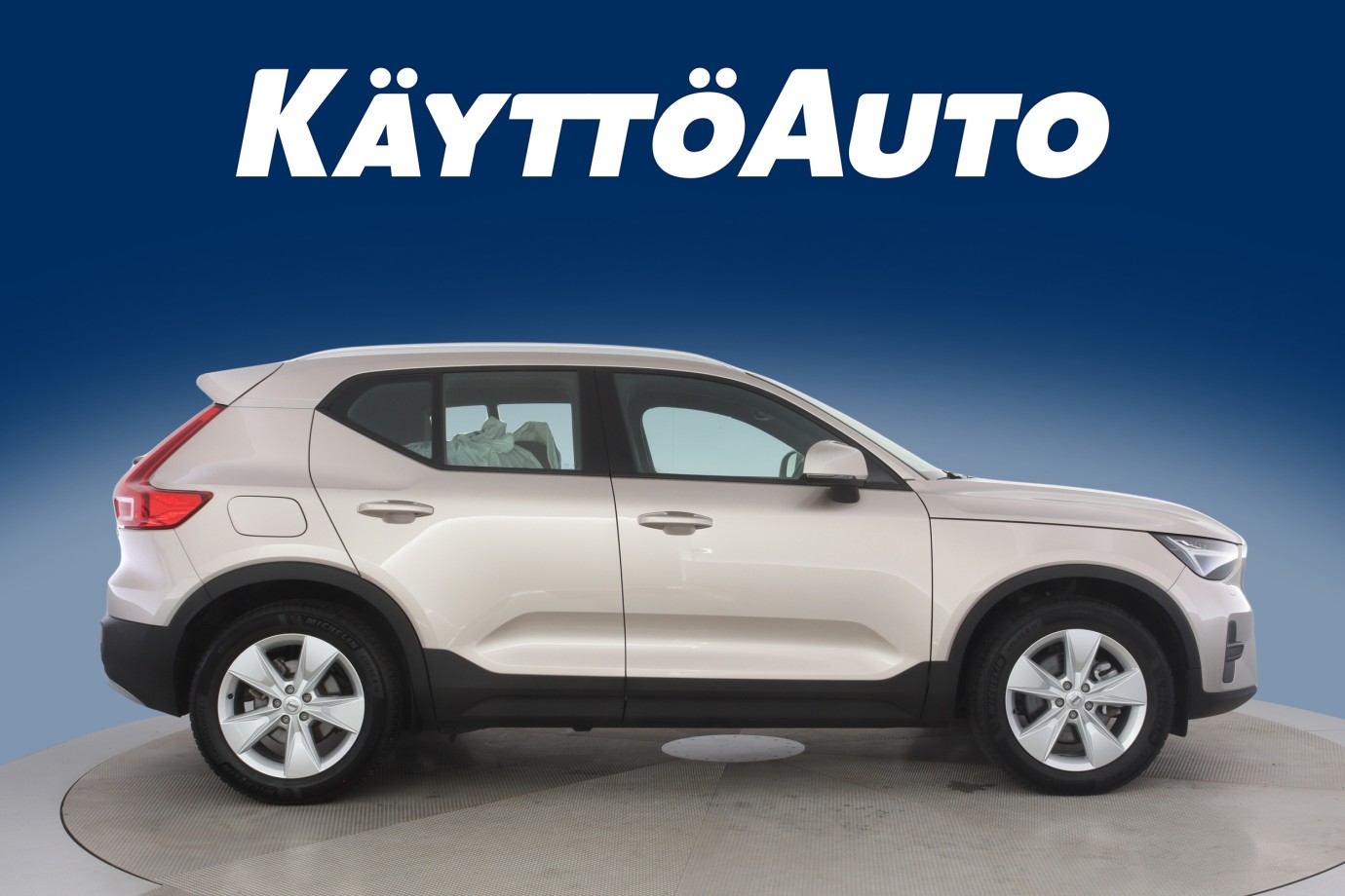 Esittelykuva Volvo XC40 bensiiniautosta.