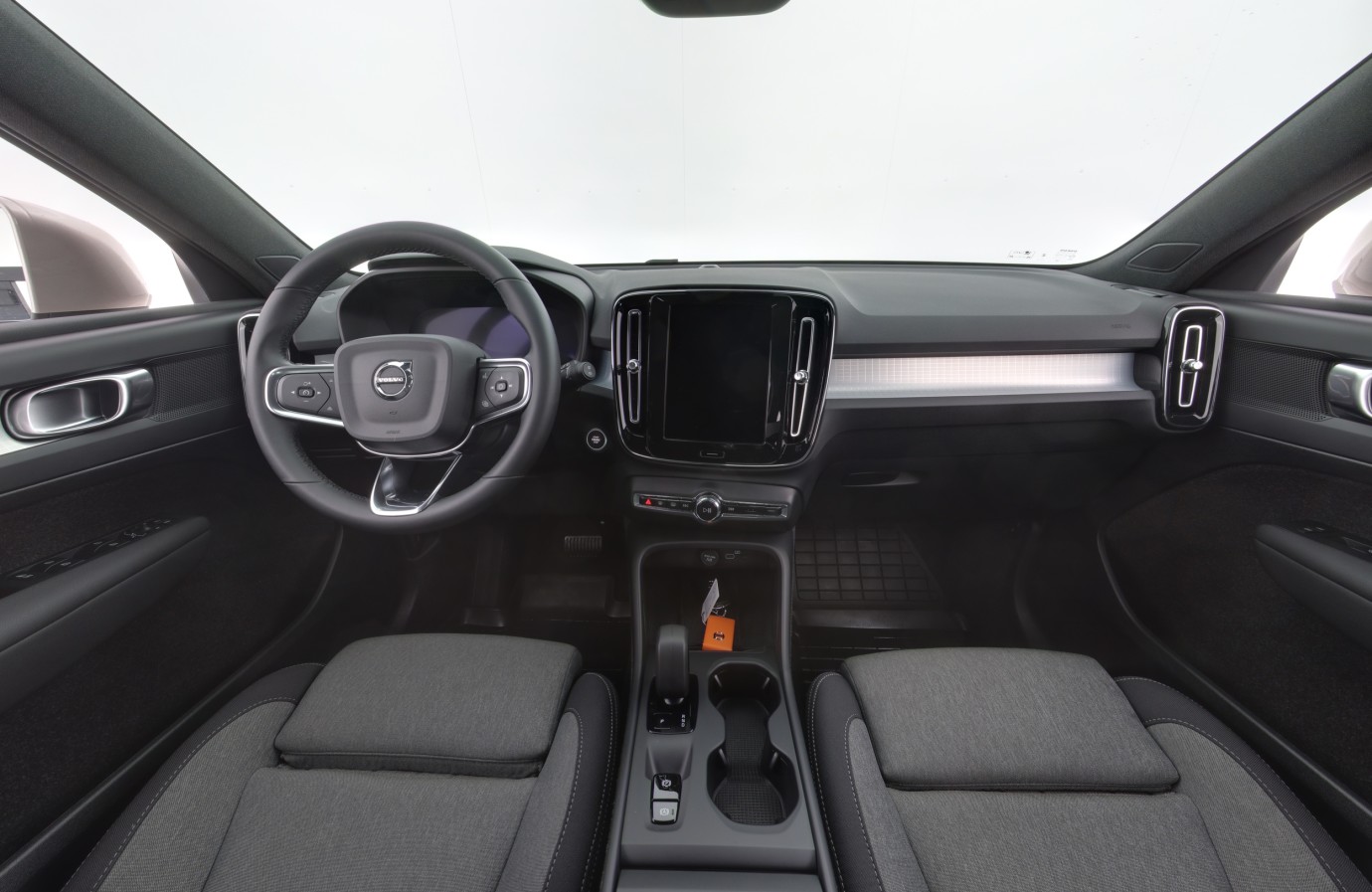 Esittelykuva Volvo XC40 bensiiniautosta.