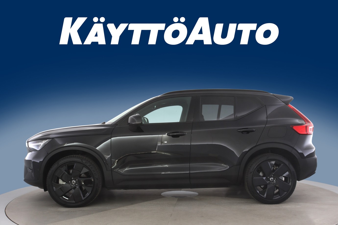 Esittelykuva VOLVO EX40 täyssähköautosta.