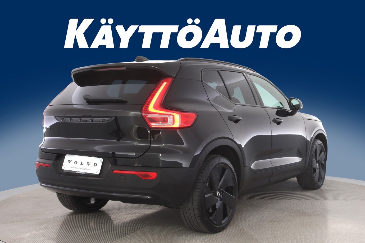 Esittelykuva VOLVO EX40 täyssähköautosta.