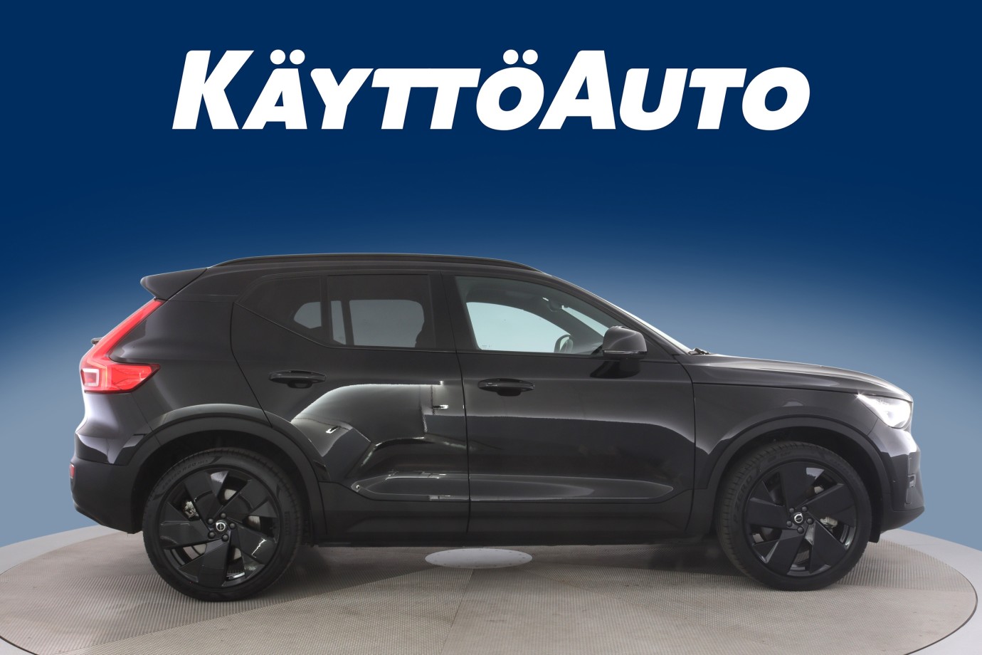 Esittelykuva VOLVO EX40 täyssähköautosta.