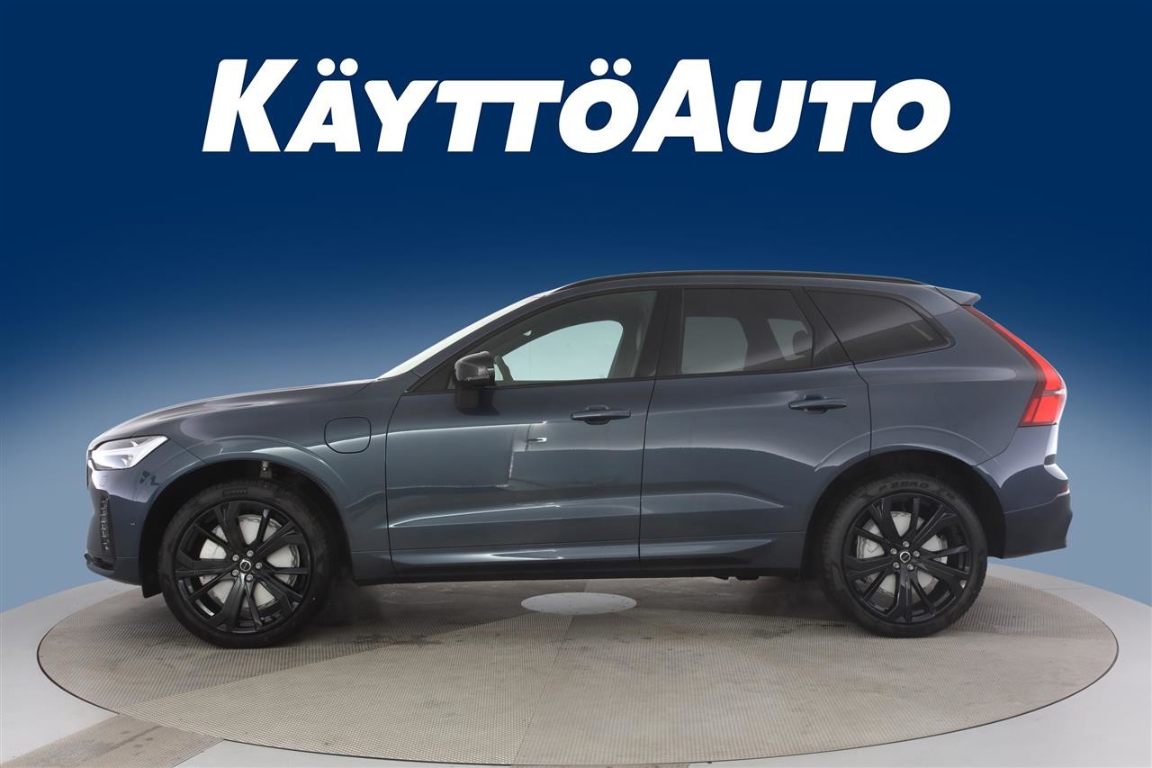 Esittelykuva Volvo XC60 lataushybridiautosta.