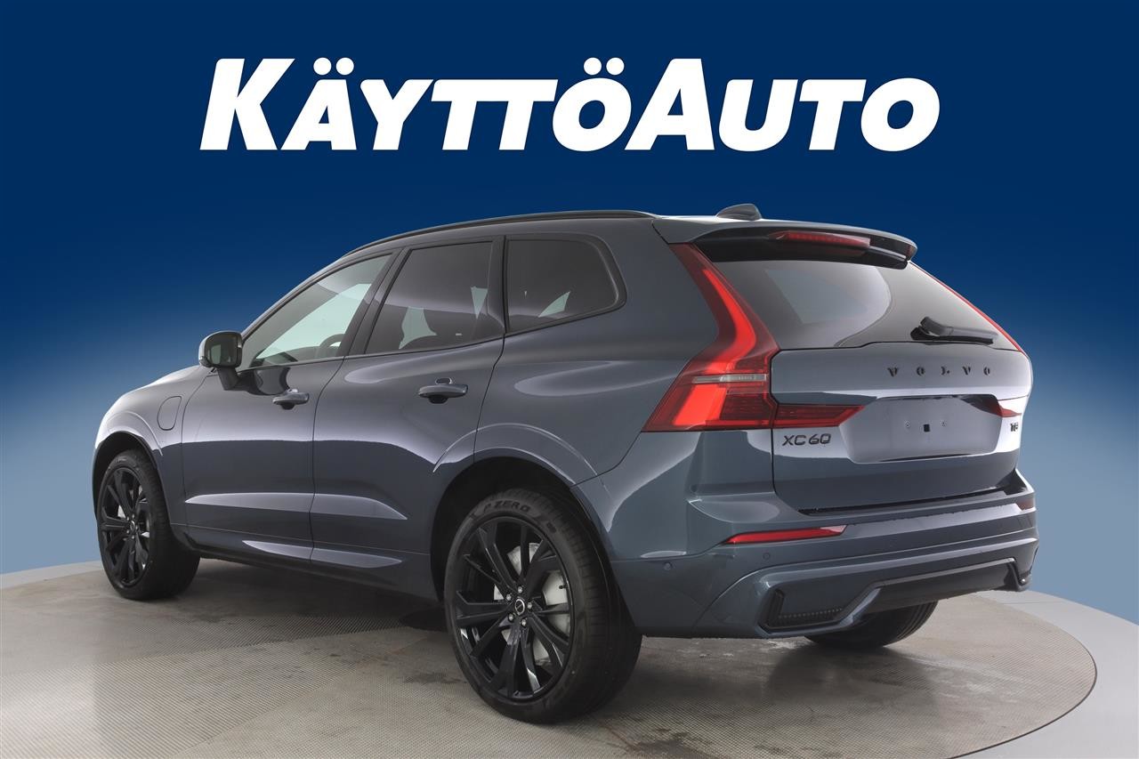 Esittelykuva Volvo XC60 lataushybridiautosta.