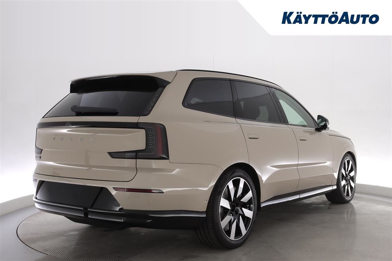 Esittelykuva Volvo EX90 täyssähköautosta.