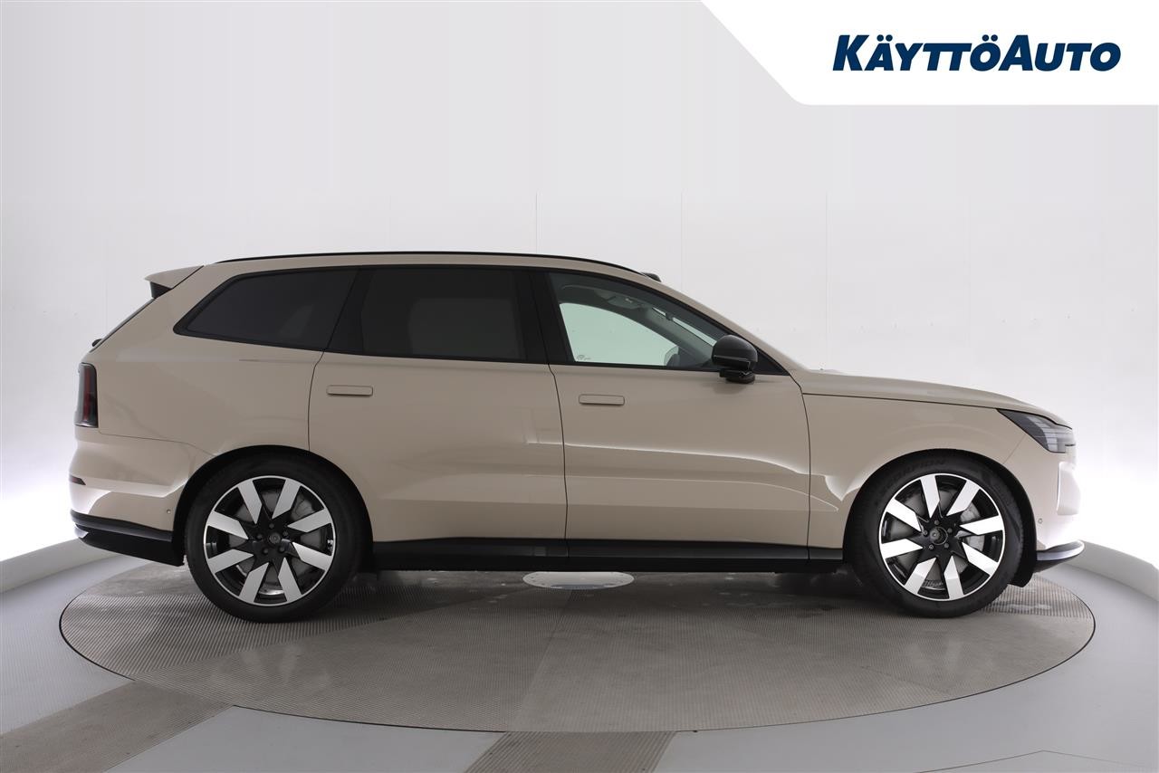 Esittelykuva Volvo EX90 täyssähköautosta.
