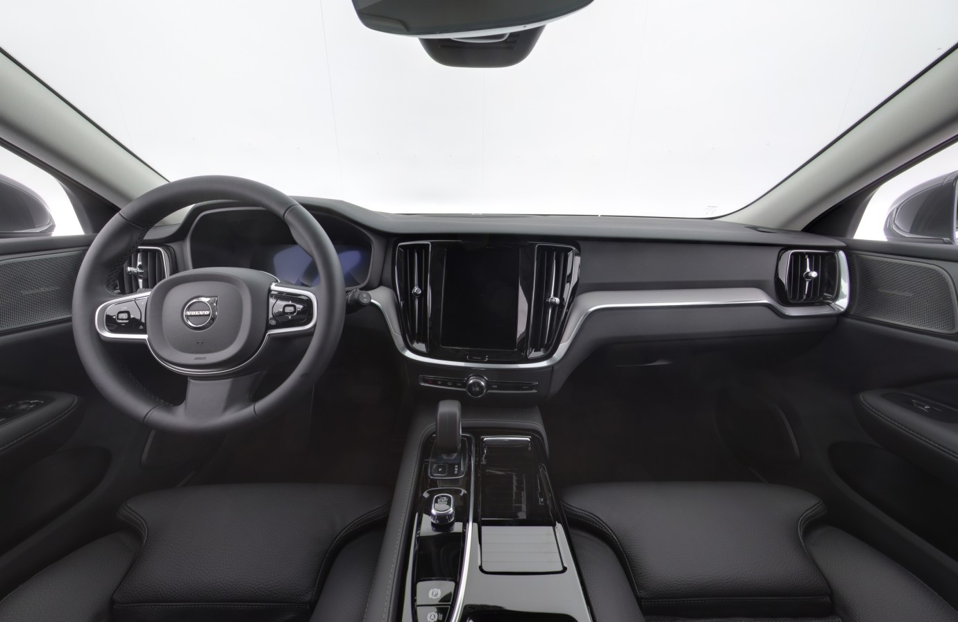 Esittelykuva Volvo V60 lataushybridiautosta.