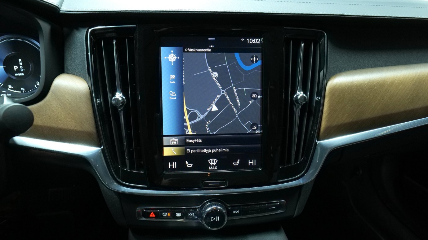 Esittelykuva Volvo S90 kevythybridiautosta.